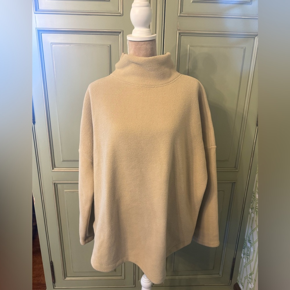 Vineyard Vines, Brand New With Tags. NEVER WORN. Cozy Tan Turtleneck Fleece.